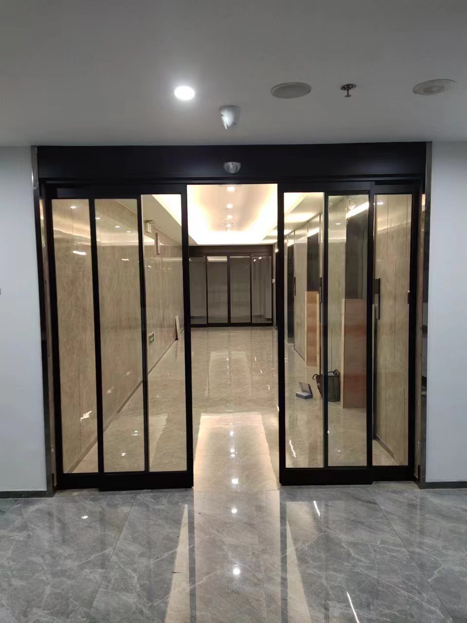 云龙区玻璃伸缩门